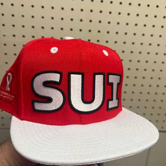 Men’s FIFA World Cup 2022‎ Red and White Flat bill snapback New - Picture 1 of 6